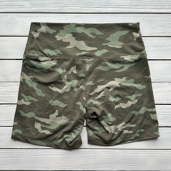 VS PINK Camo High Rise Bike Shorts size L - Picture 4 of 4
